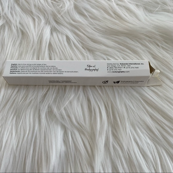 Bodyography Professional Cosmetics Lip Pencil 2 Pack - Pouty & Rosewood - Picture 4 of 5